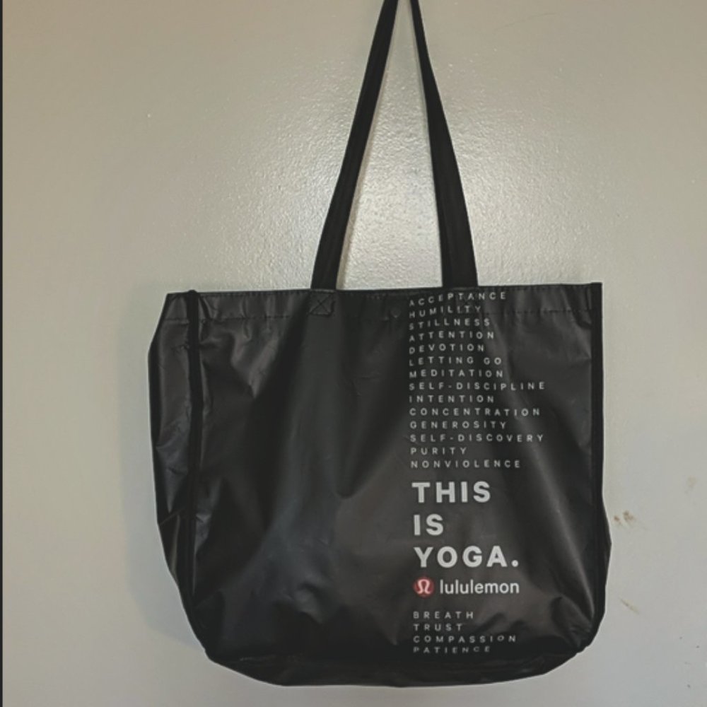 Lululemon shopping bag